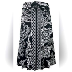Border paisley maxi skirt. Black white. 1X. NWT